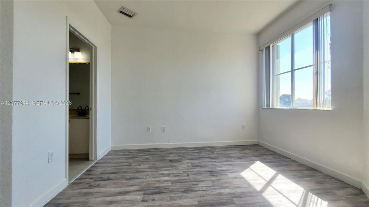 7070 NW 177th St , Unit 205-10, Hialeah, FL 33015 Photo