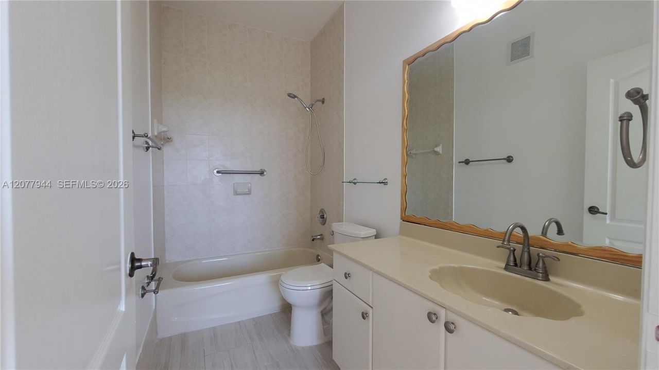7070 NW 177th St , Unit 205-10, Hialeah, FL 33015 Photo