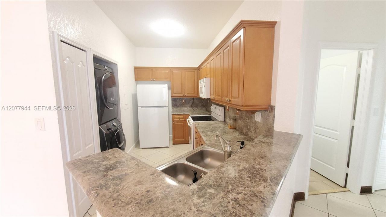 7070 NW 177th St , Unit 205-10, Hialeah, FL 33015 Photo