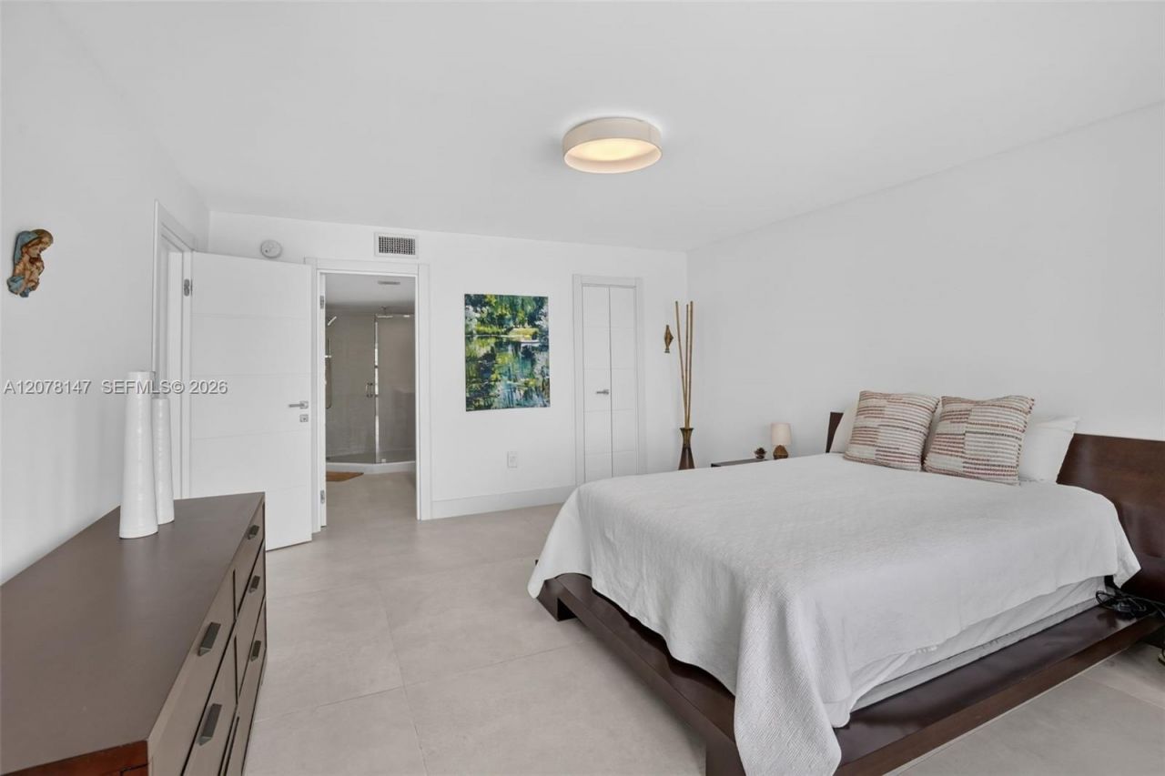 200 Golden Isles Dr , Unit 306, Hallandale Beach, FL 33009 Photo