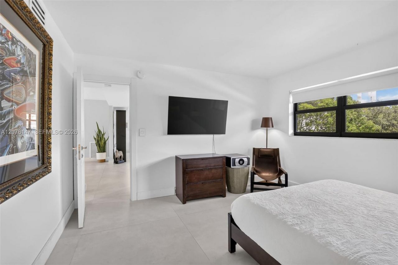 200 Golden Isles Dr , Unit 306, Hallandale Beach, FL 33009 Photo