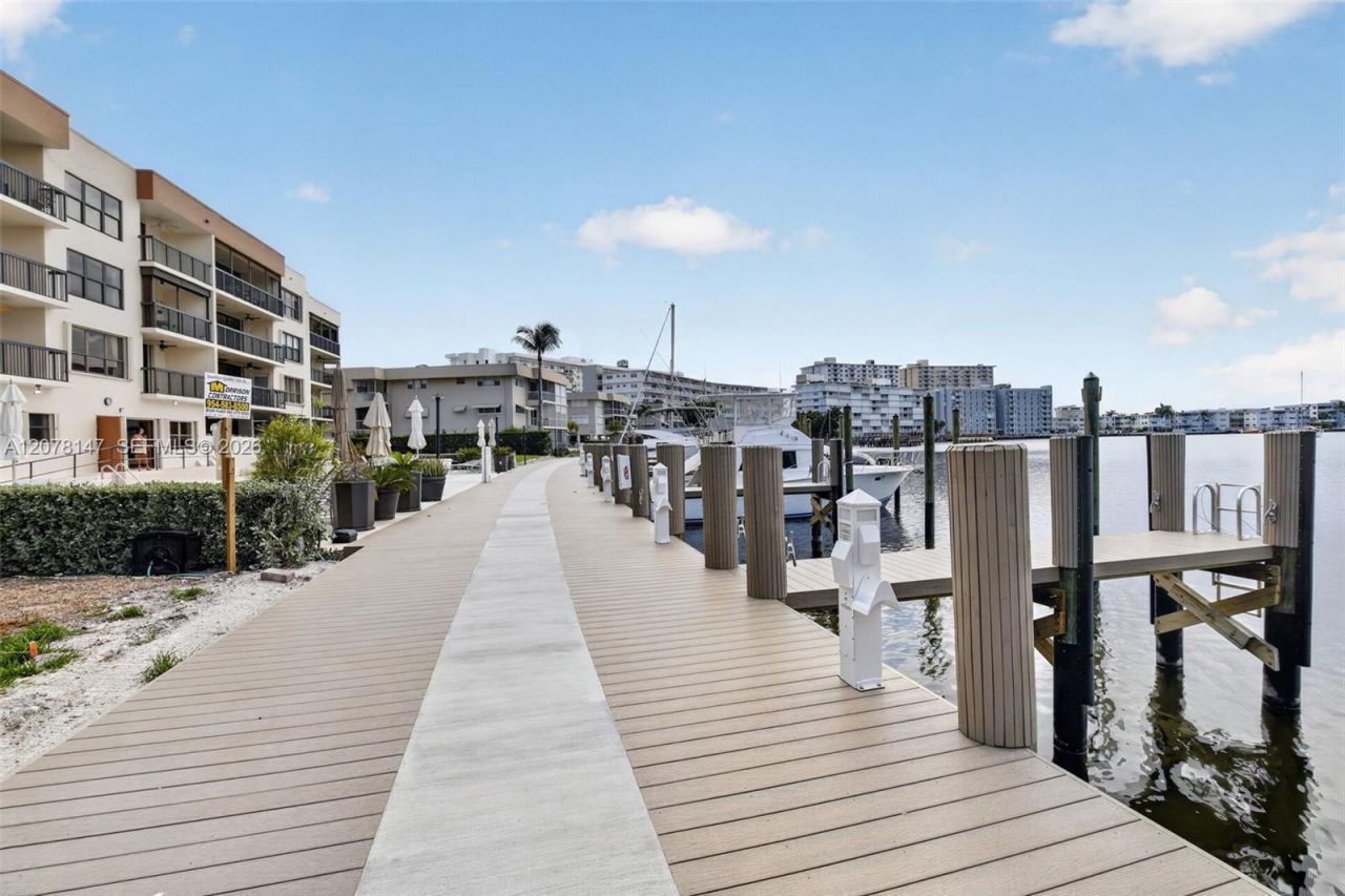 200 Golden Isles Dr , Unit 306, Hallandale Beach, FL 33009 Photo