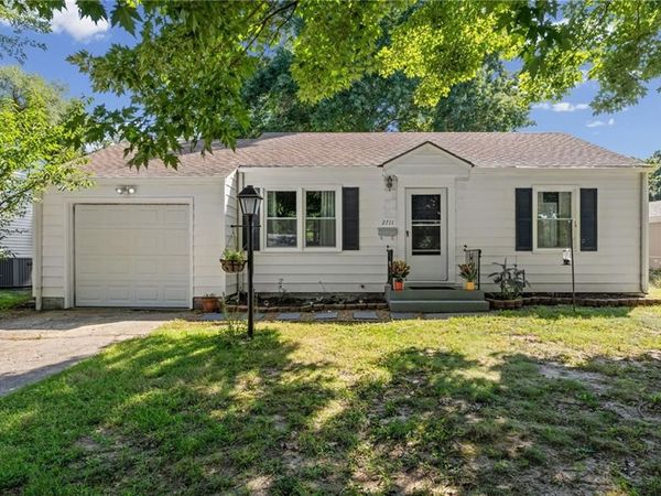 2711 S Scott Avenue, Independence, MO 64052