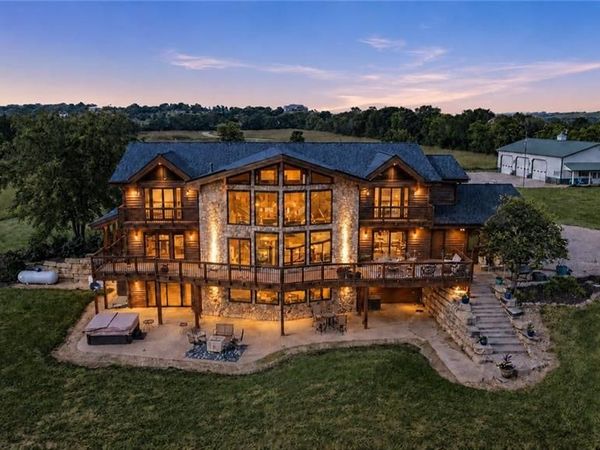 521 N 1450th Road, Lawrence, KS 66049