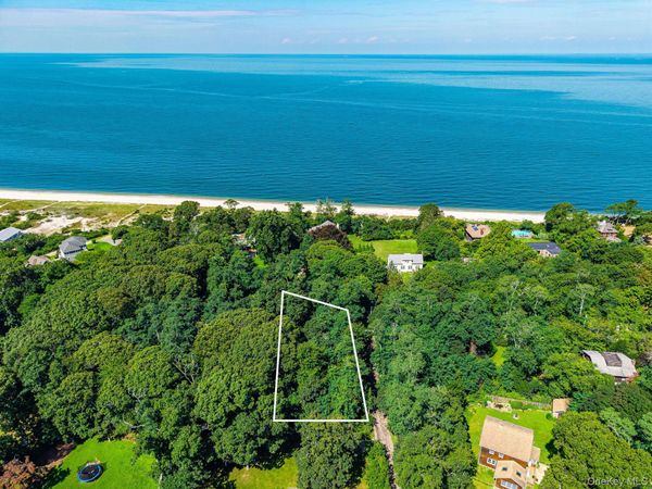 2560 Hyatt Road , Southold, NY 11971
