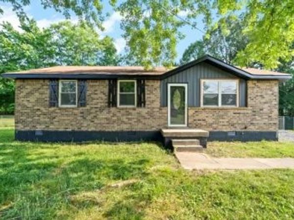 338 Woodale Dr, Clarksville, TN 37042
