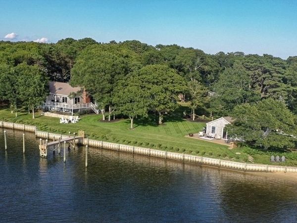 30 Overland Rd, Mashpee, MA 02649