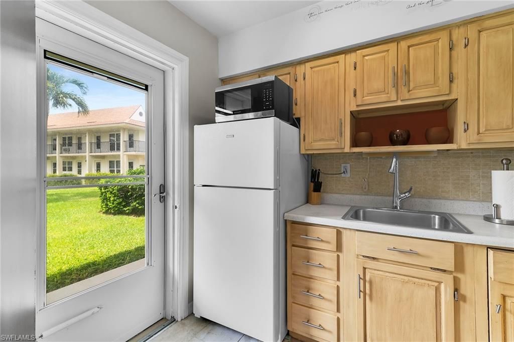 235 Seaview Ct, Unit B2, Marco Island, FL 34145 Photo