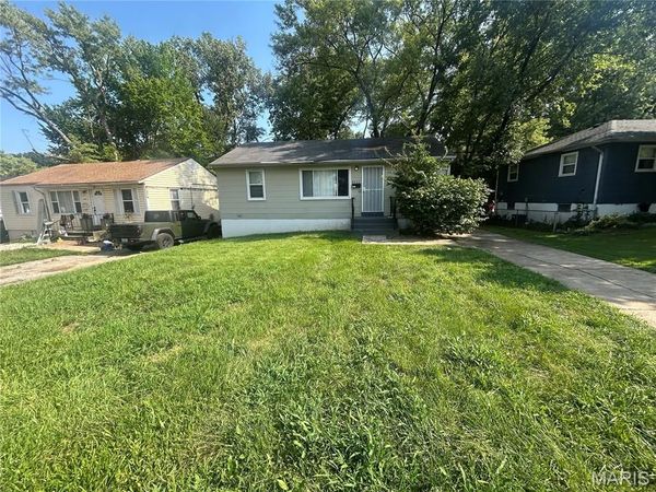8532 Jenny Drive , St Louis, MO 63121
