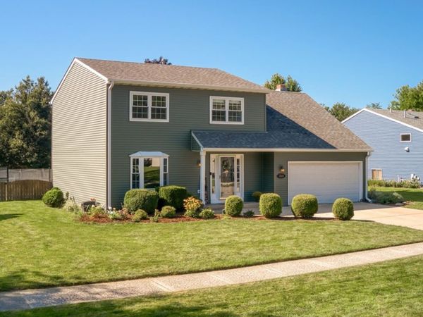 2803 Springdale Circle, Naperville, IL 60564