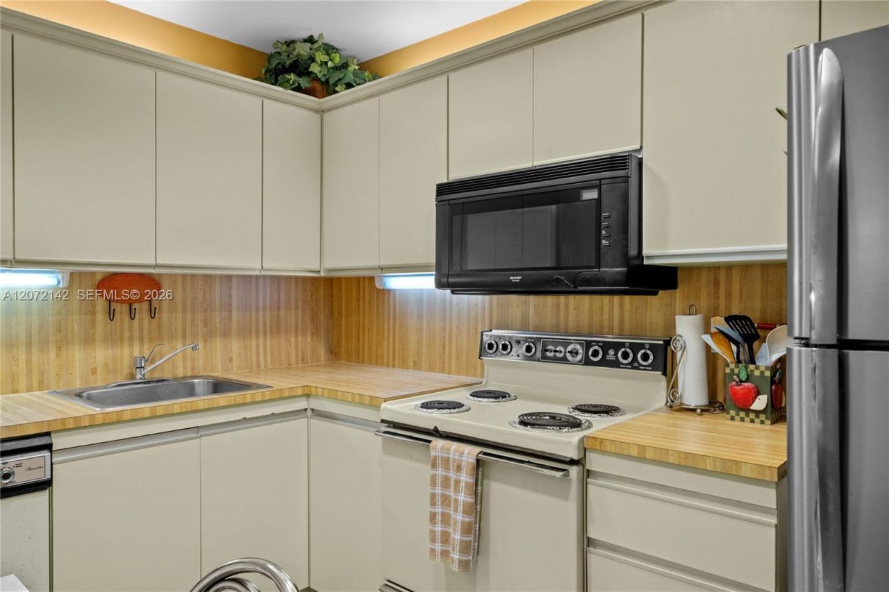 2500 Parkview Dr, Unit 1004, Hallandale Beach, FL 33009 Photo