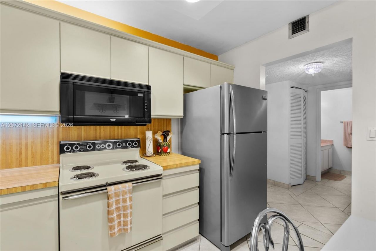 2500 Parkview Dr, Unit 1004, Hallandale Beach, FL 33009 Photo