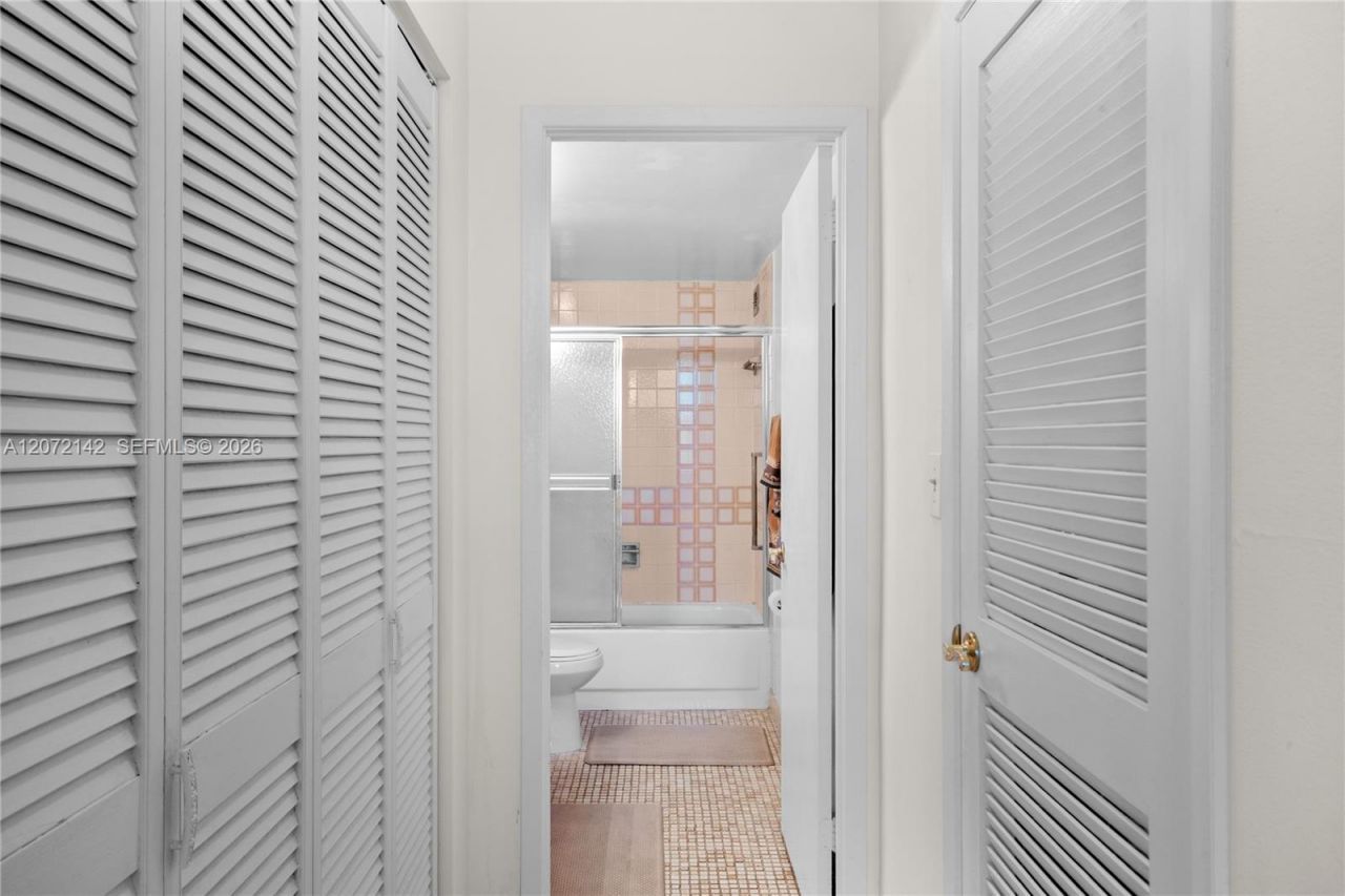 2500 Parkview Dr, Unit 1004, Hallandale Beach, FL 33009 Photo