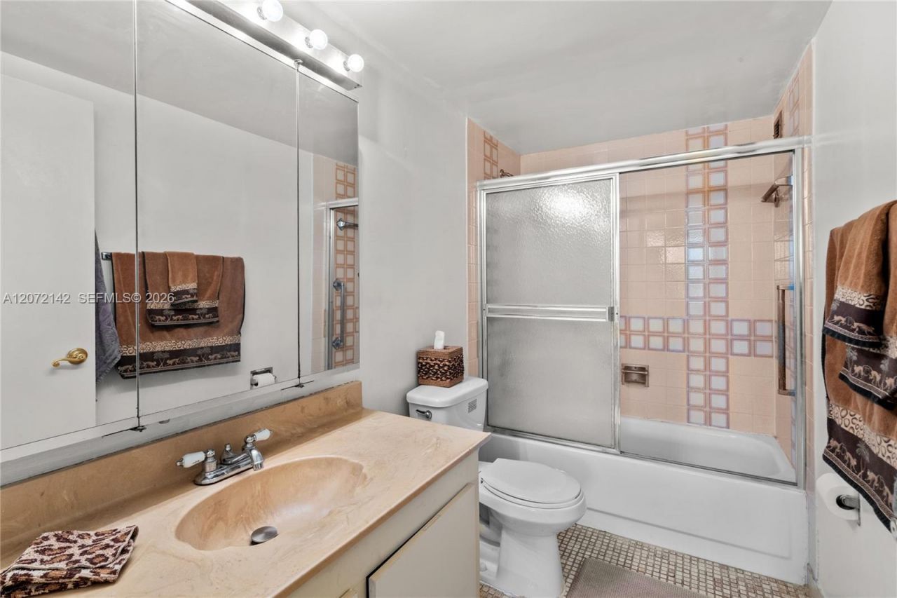 2500 Parkview Dr, Unit 1004, Hallandale Beach, FL 33009 Photo