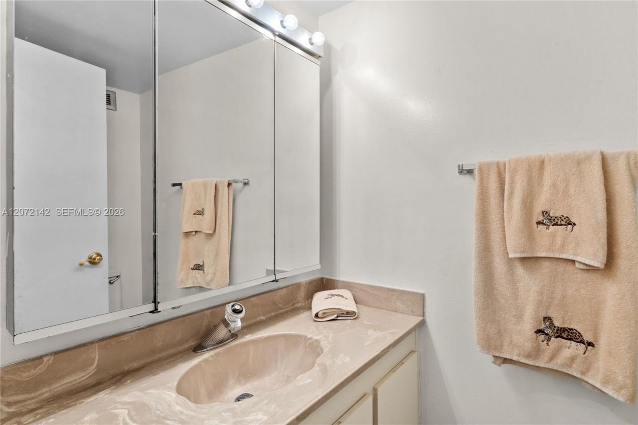 2500 Parkview Dr, Unit 1004, Hallandale Beach, FL 33009 Photo