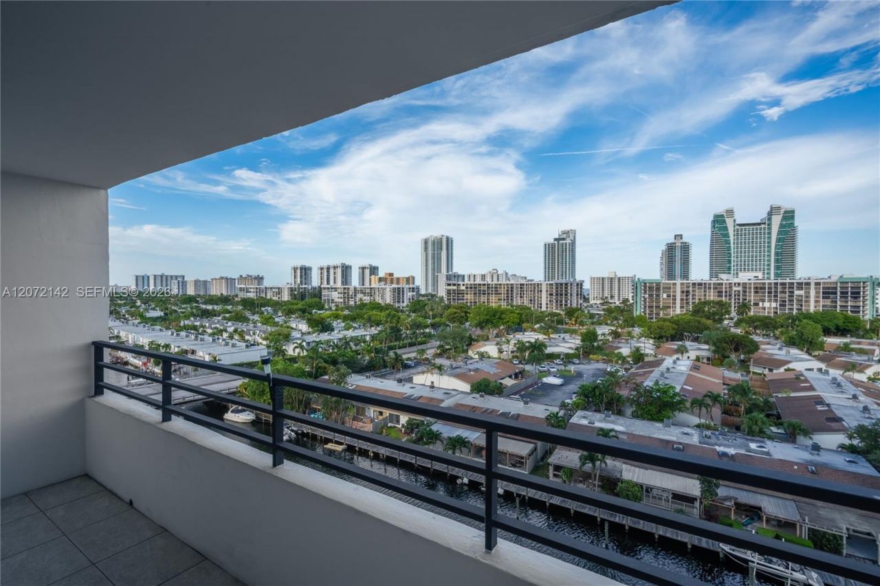 2500 Parkview Dr, Unit 1004, Hallandale Beach, FL 33009 Photo