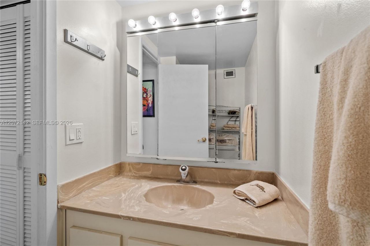 2500 Parkview Dr, Unit 1004, Hallandale Beach, FL 33009 Photo