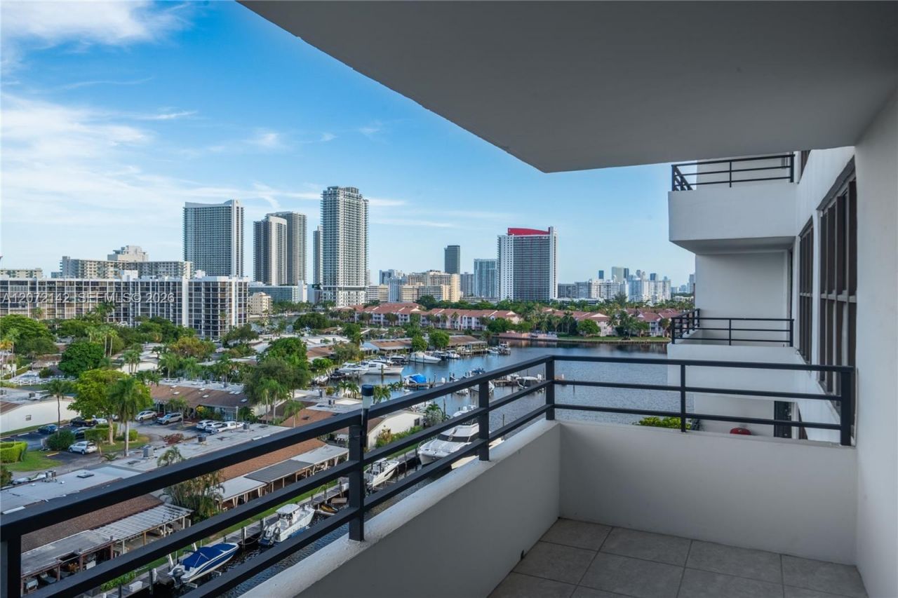 2500 Parkview Dr, Unit 1004, Hallandale Beach, FL 33009 Photo