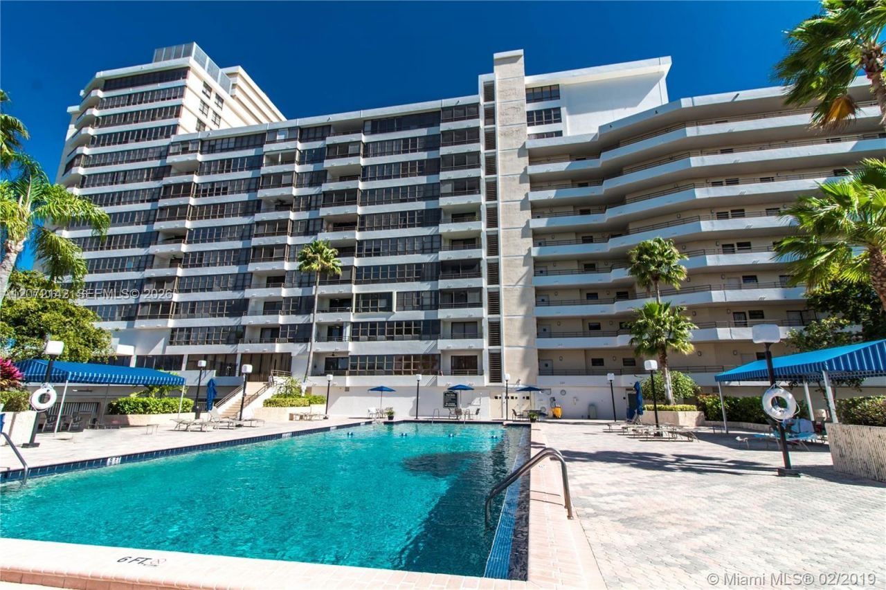 2500 Parkview Dr, Unit 1004, Hallandale Beach, FL 33009 Photo