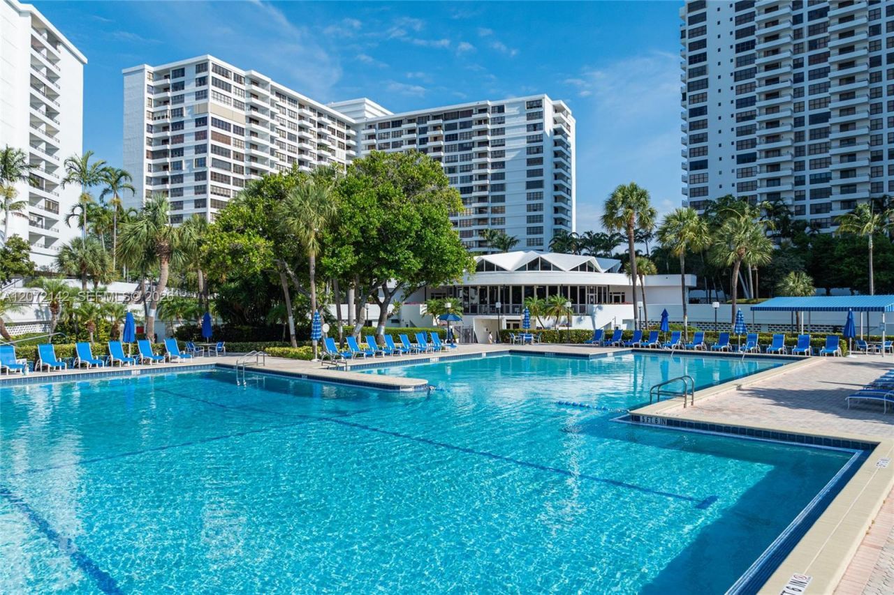 2500 Parkview Dr, Unit 1004, Hallandale Beach, FL 33009 Photo