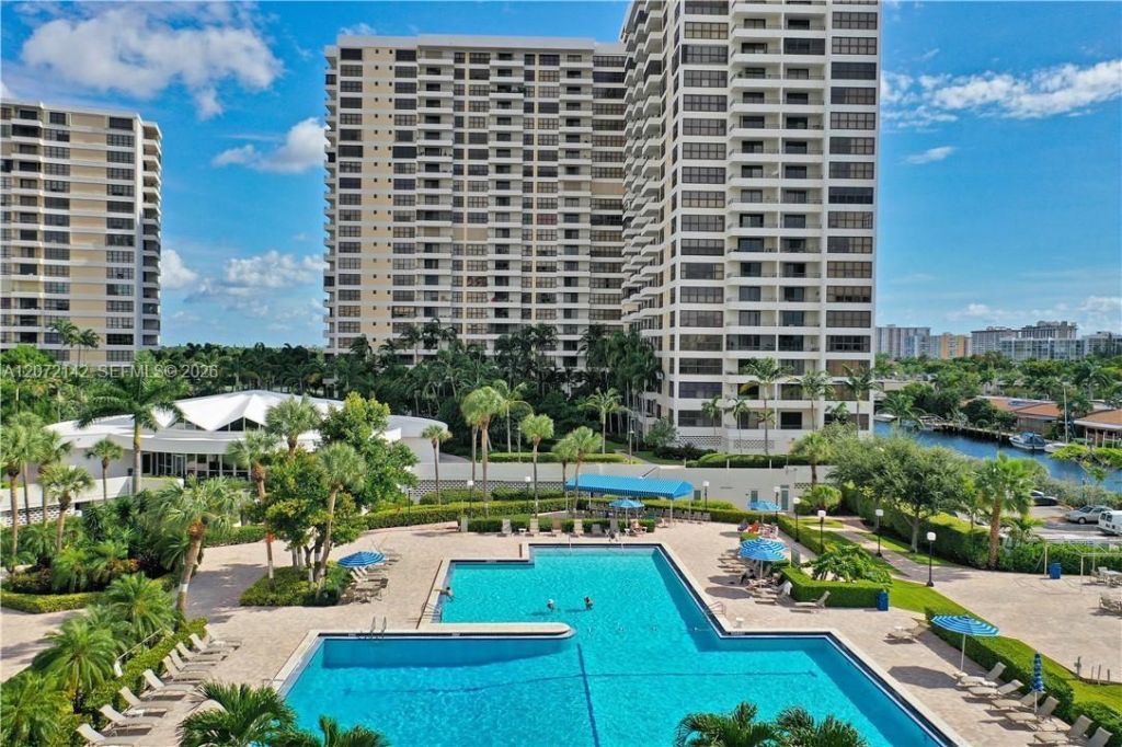 2500 Parkview Dr, Unit 1004, Hallandale Beach, FL 33009 Photo