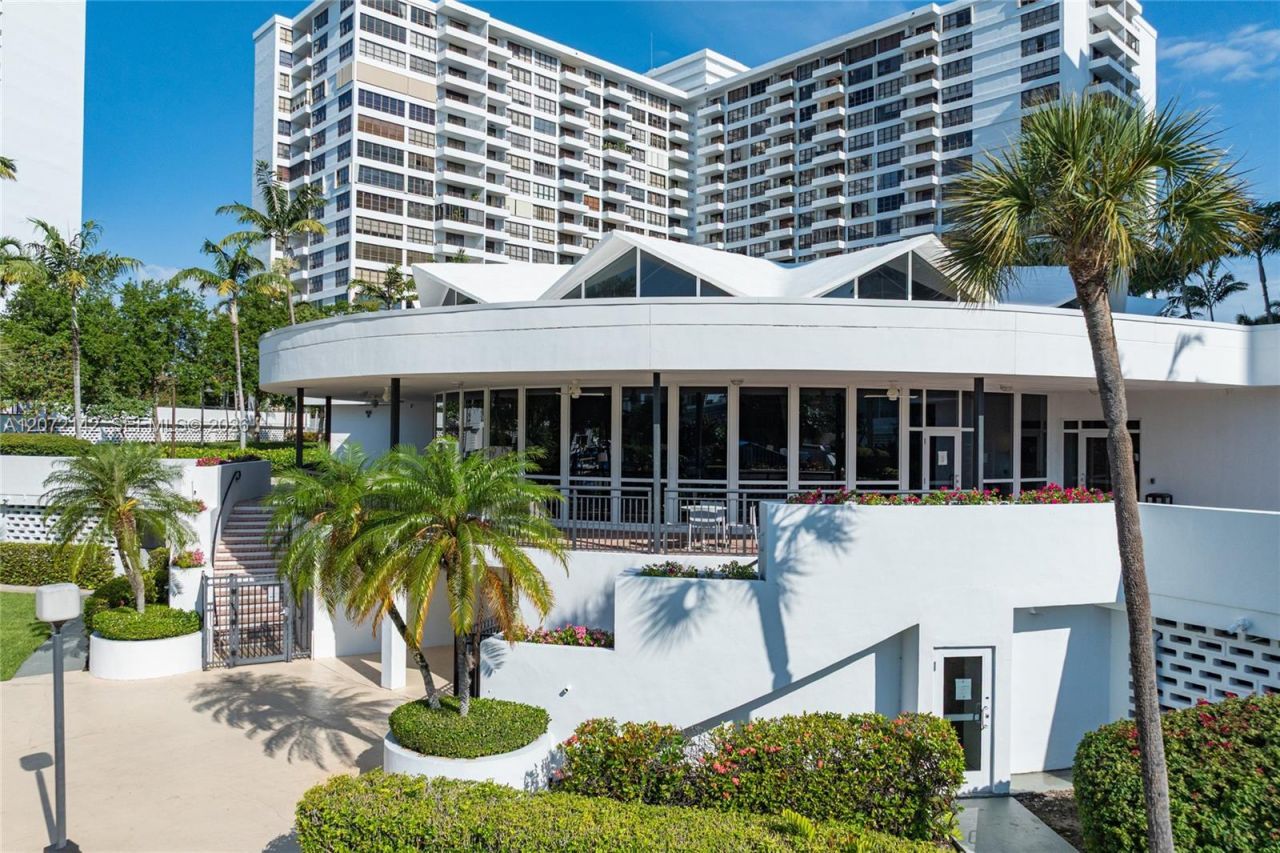 2500 Parkview Dr, Unit 1004, Hallandale Beach, FL 33009 Photo