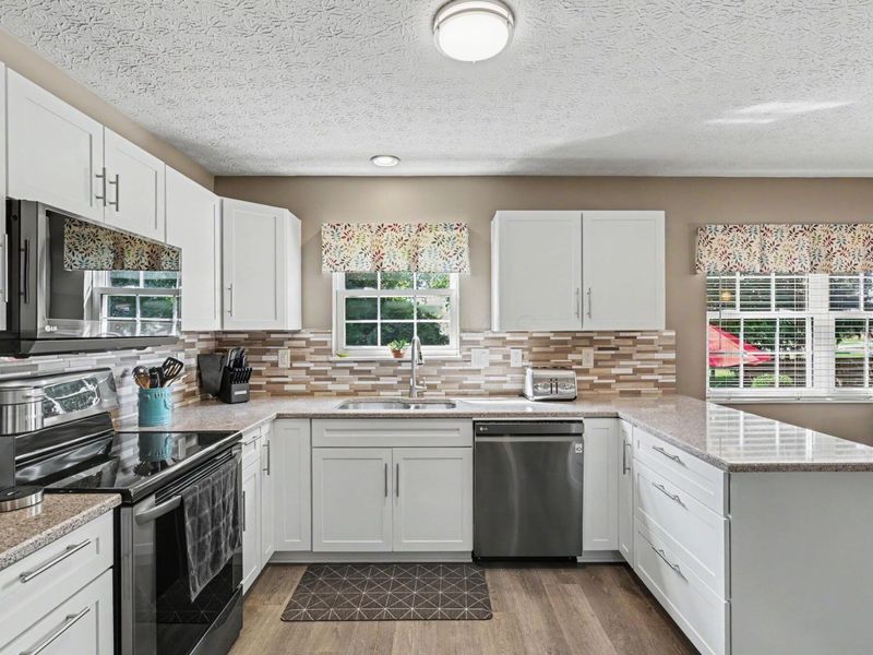 389 Rambling Brook Drive, Pickerington, OH 43147 Photo 9