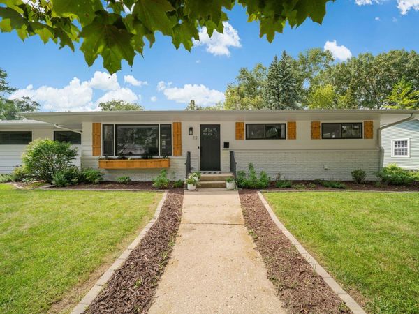 12 Ridgway St, Elkhorn, WI 53121