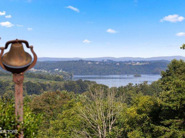 585 Little Dogwood Rd , Kingston, TN 37763