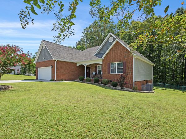 332 Shadows Lawn Dr , Athens, TN 37303