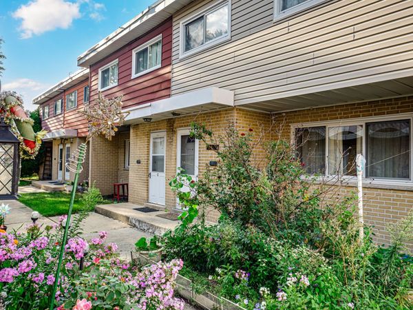 9123 Lamon Avenue N, Unit D, Skokie, IL 60077