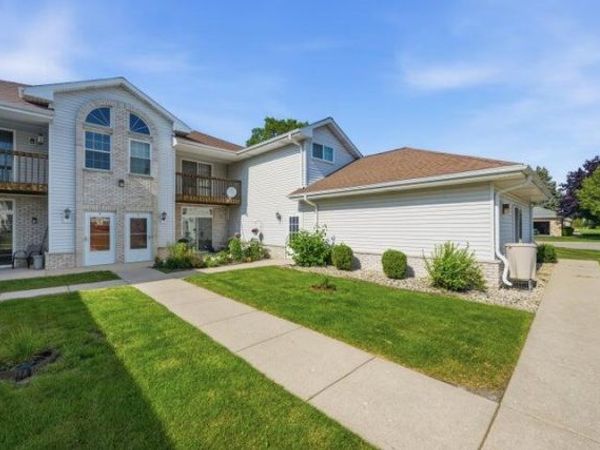 6105 S Creekside DRIVE, Unit #7, Cudahy, WI 53110