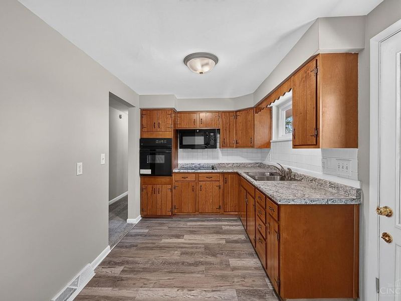 5564 Garrett Drive, Miami Township, OH 45150 Photo 16