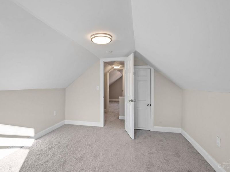 6097 W Fordham Place, Silverton, OH 45213 Photo 14