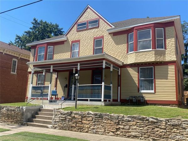 608-610 Center Street , Hannibal, MO 63401