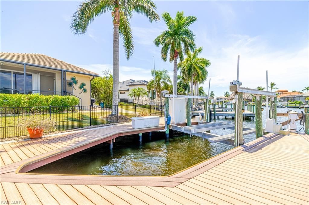 1925 Harbour Cir, Cape Coral, FL 33914 Photo