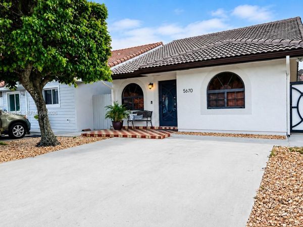 5670 W 20th Ct , Hialeah, FL 33016