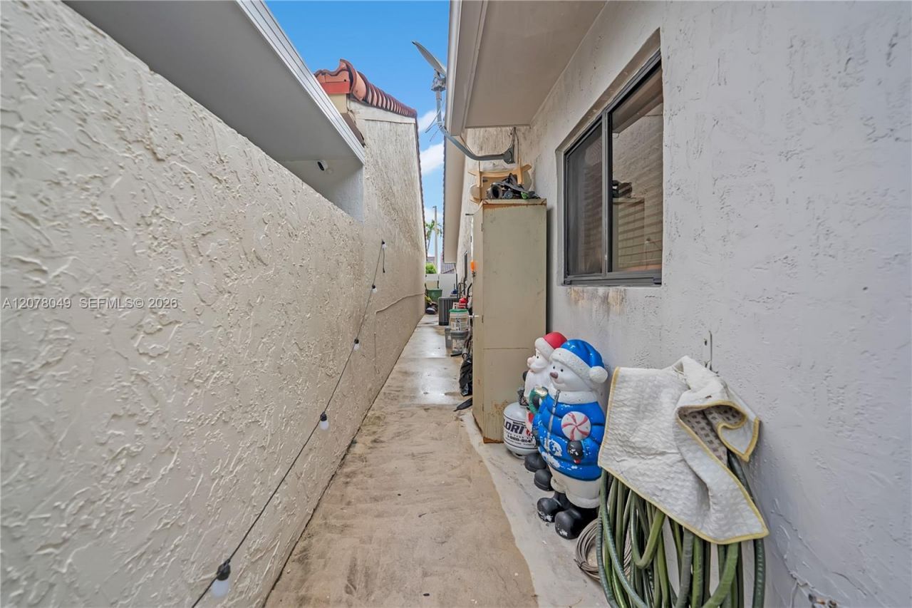 5670 W 20th Ct , Hialeah, FL 33016 Photo