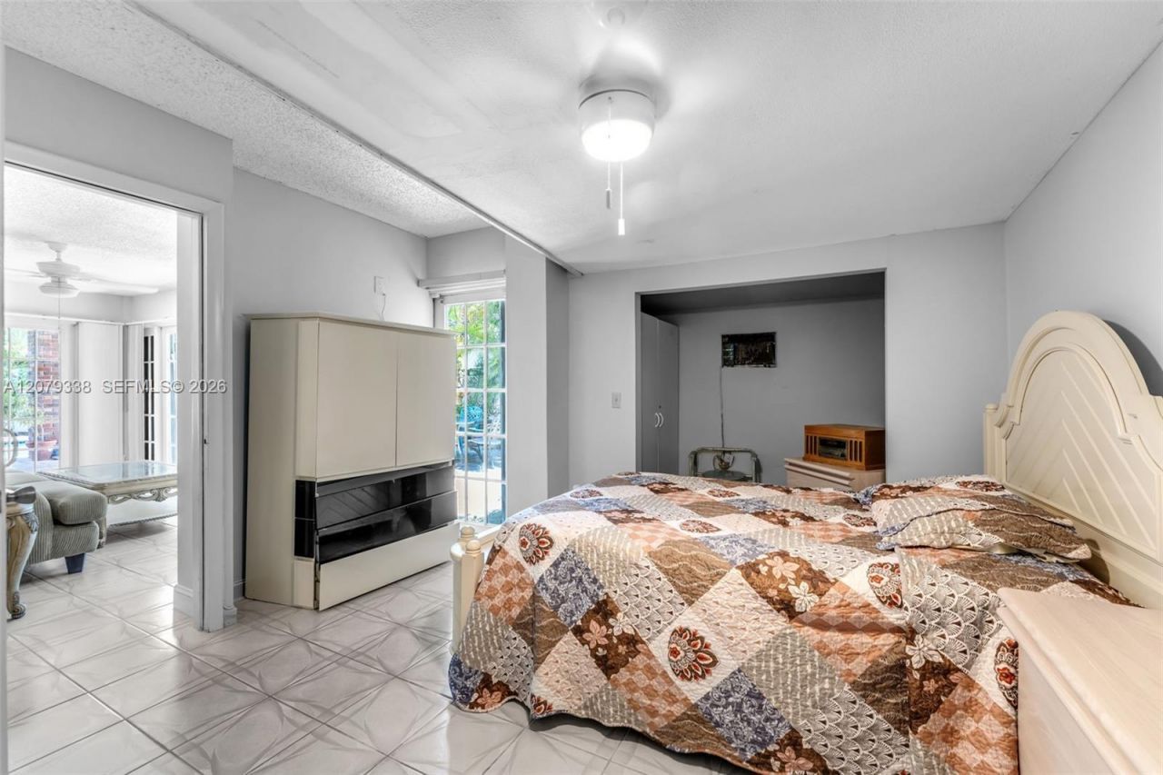 13706 SW 14th St, Miami, FL 33184 Photo