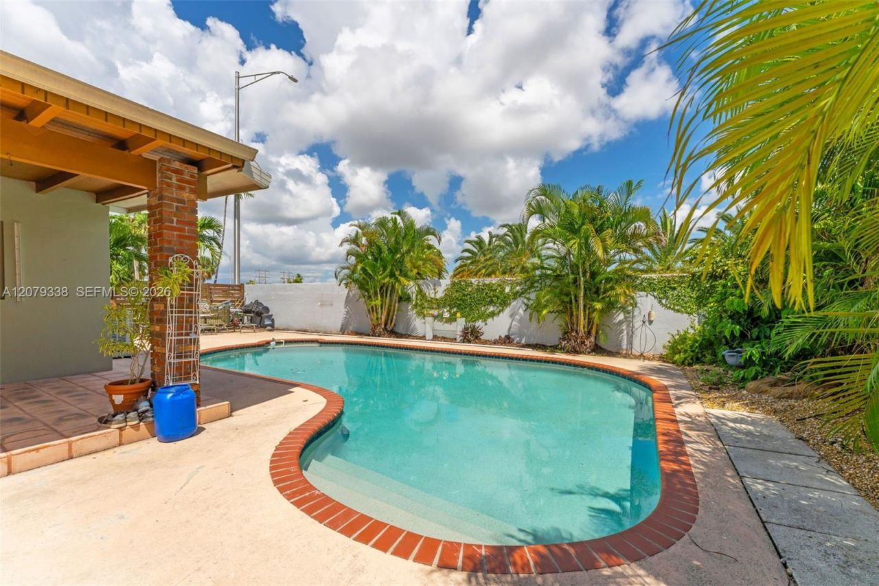 13706 SW 14th St, Miami, FL 33184 Photo