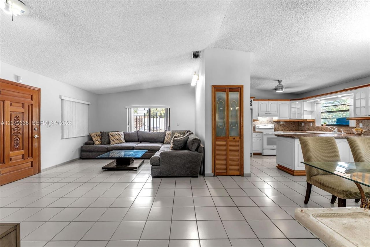 13706 SW 14th St, Miami, FL 33184 Photo