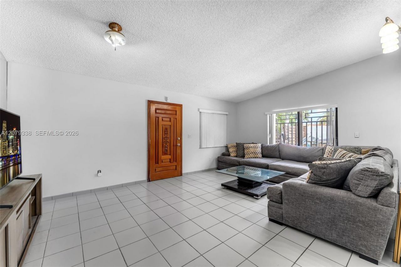 13706 SW 14th St, Miami, FL 33184 Photo