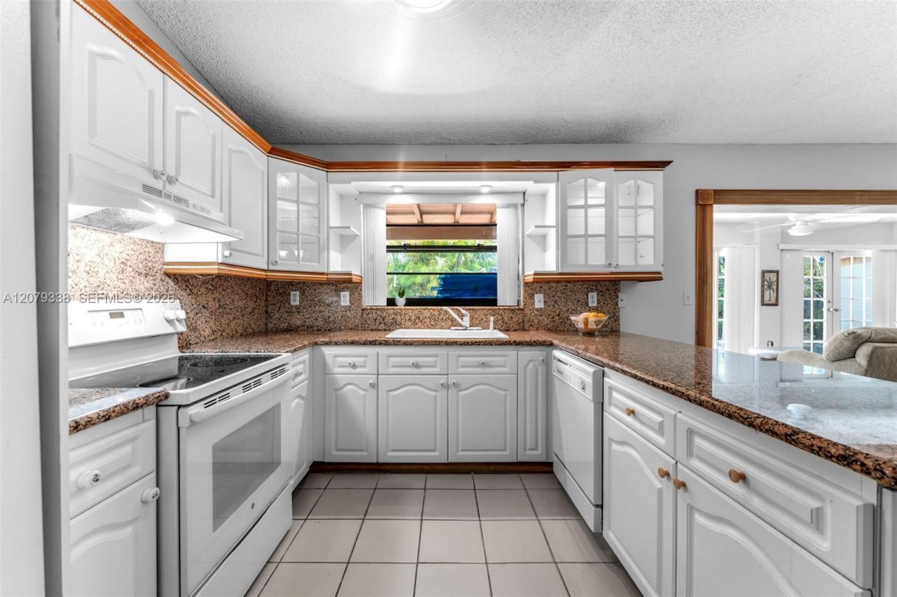 13706 SW 14th St, Miami, FL 33184 Photo