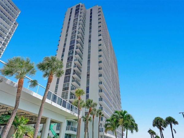 20515 E Country Club Dr , Unit 346, Aventura, FL 33180