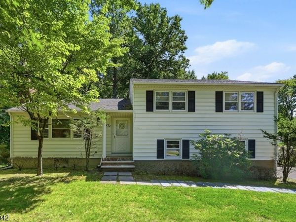 472 Cedar Hill Ave, Wyckoff, NJ 07481