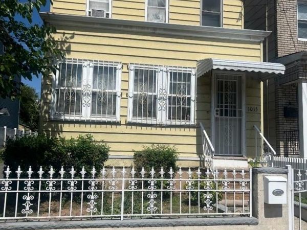 1013 Laura St, Elizabeth, NJ 07201