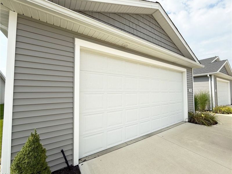 208 Silver Spring Circle , Elyria, OH 44035 Photo 2