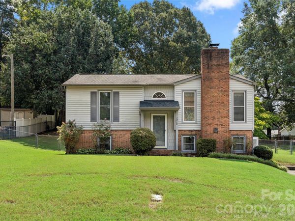 1810 Oak Hollow Road , Gastonia, NC 28054