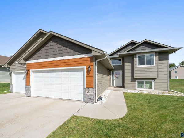 6740 W Viola Ct, Sioux Falls, SD 57107