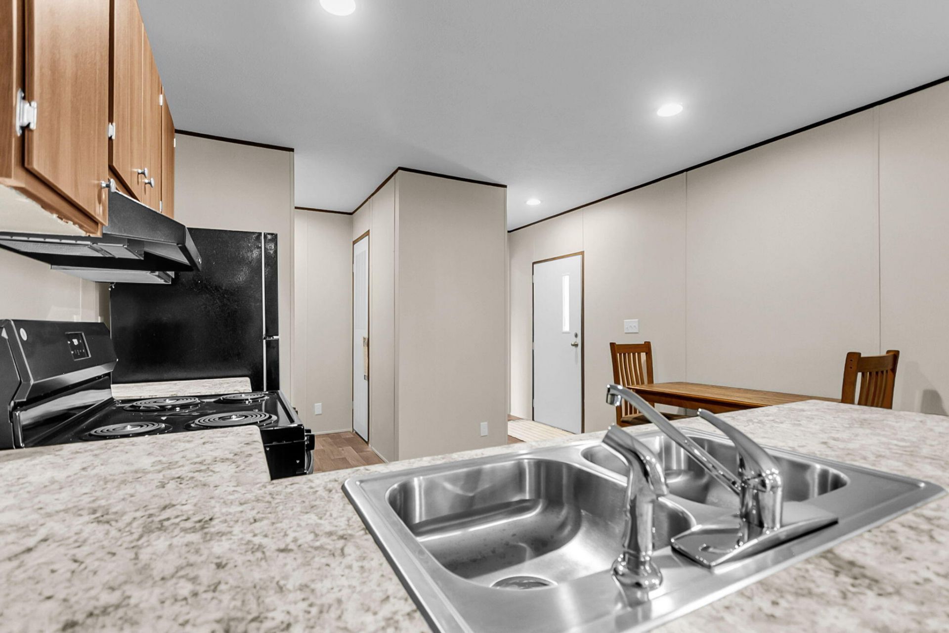 402 Marion Road Photo 10